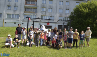 cykl zajęć dla dzieci Warsztaty Dwa skrzydła lata w domu na ulicy Korczaka w Olsztynie. Pomoc ukrainie ukraińcom warmińsko-mazurskie